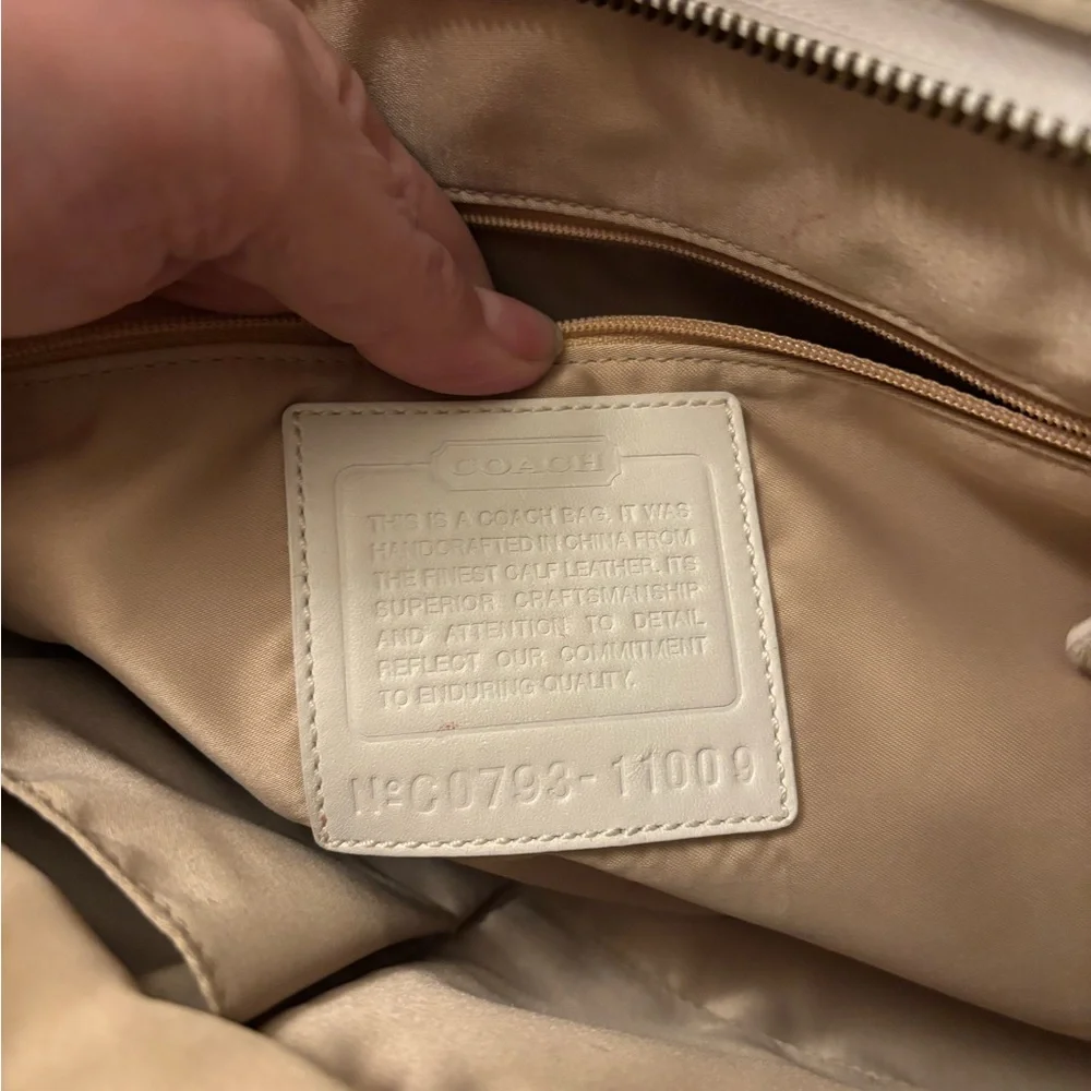 Coach Ergo XL 2007 White/Cream Patent Leather Shoulder Bag 11009 $487 Retail